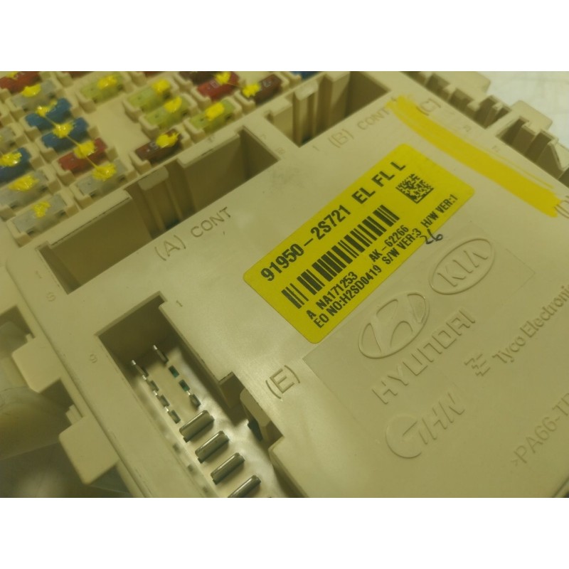 Recambio de caja reles / fusibles para hyundai ix35 (lm, el, elh) 1.7 crdi referencia OEM IAM  919502S721 