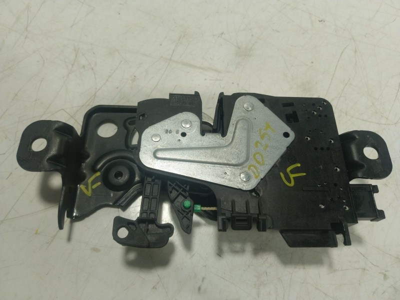 Recambio de cerradura maletero / porton para bmw 1 (f40) 118 d referencia OEM IAM  738328218 