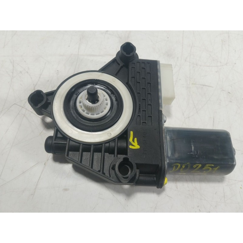 Recambio de motor elevalunas delantero izquierdo para bmw 1 (f40) 118 d referencia OEM IAM 61355A02D61 19031060024 