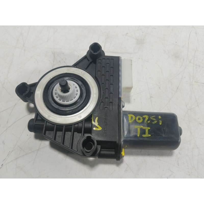 Recambio de motor elevalunas trasero izquierdo para bmw 1 (f40) 118 d referencia OEM IAM 61355A02D63 19031060026 