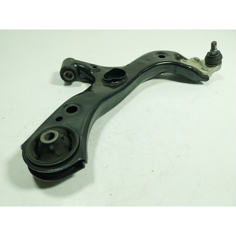 Recambio de brazo suspension inferior delantero derecho para toyota c-hr (_x1_) 1.8 hybrid (zyx10_, zyx11_) referencia OEM IAM  