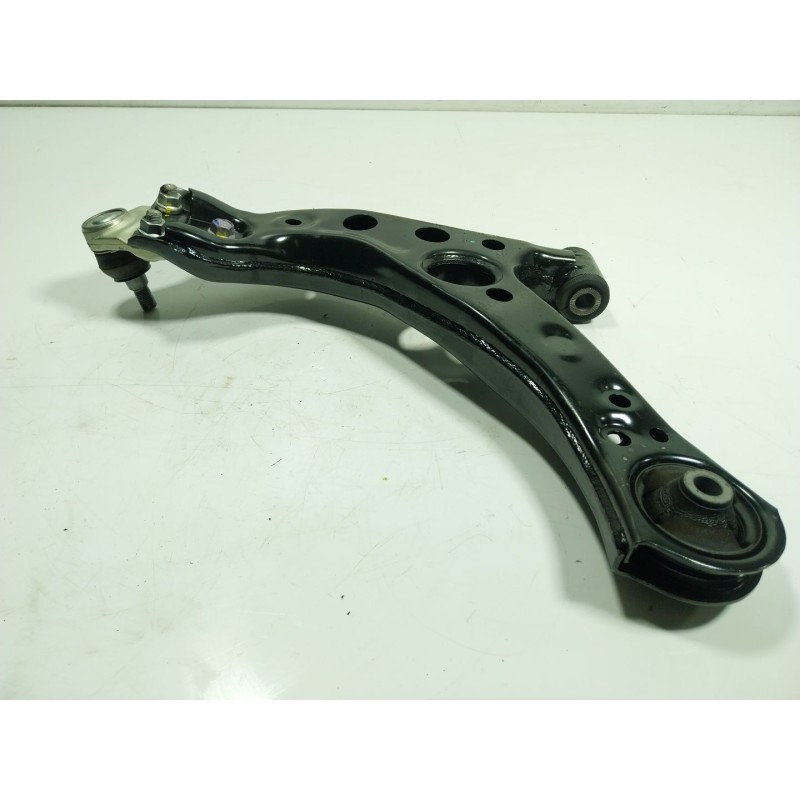 Recambio de brazo suspension inferior delantero derecho para toyota c-hr (_x1_) 1.8 hybrid (zyx10_, zyx11_) referencia OEM IAM  