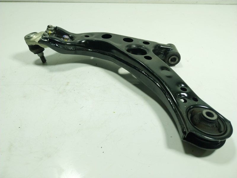 Recambio de brazo suspension inferior delantero derecho para toyota c-hr (_x1_) 1.8 hybrid (zyx10_, zyx11_) referencia OEM IAM  