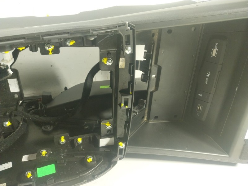 Recambio de apoyabrazos central para hyundai tucson (nx4e, nx4a) 1.6 t-gdi referencia OEM IAM   