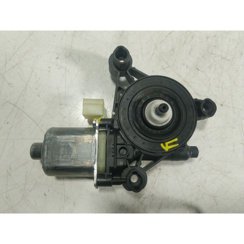 Recambio de motor elevalunas delantero izquierdo para volkswagen golf viii (cd1, da1) 1.0 tsi referencia OEM IAM  5Q0959801A 