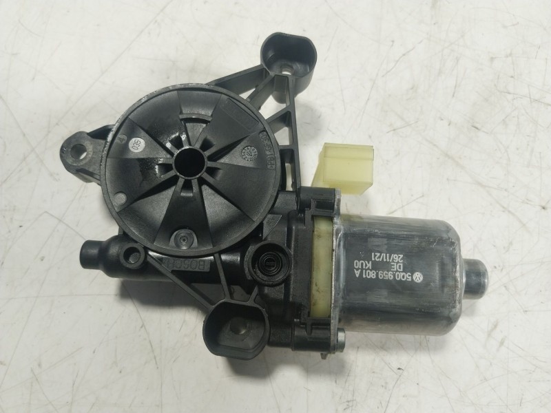 Recambio de motor elevalunas delantero izquierdo para volkswagen golf viii (cd1, da1) 1.0 tsi referencia OEM IAM  5Q0959801A 