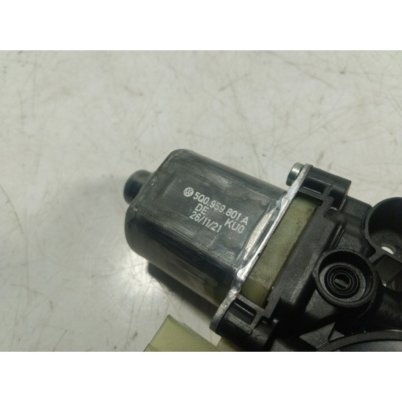 Recambio de motor elevalunas delantero izquierdo para volkswagen golf viii (cd1, da1) 1.0 tsi referencia OEM IAM  5Q0959801A 