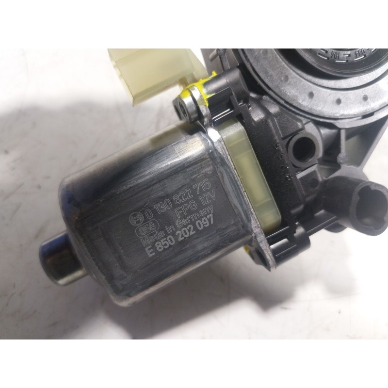 Recambio de motor elevalunas delantero izquierdo para volkswagen golf viii (cd1, da1) 1.0 tsi referencia OEM IAM  5Q0959801A 
