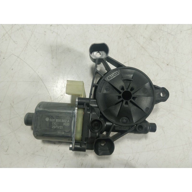 Recambio de motor elevalunas delantero derecho para volkswagen golf viii (cd1, da1) 1.0 tsi referencia OEM IAM  5Q0959802A 