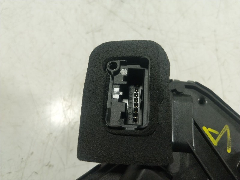 Recambio de cerradura puerta trasera derecha para volkswagen golf viii (cd1, da1) 1.0 tsi referencia OEM IAM  5TA839016L 