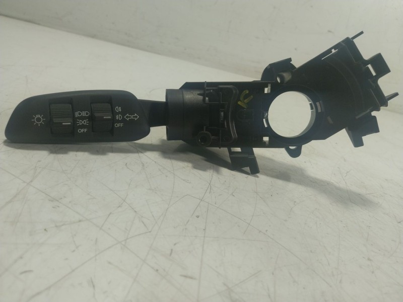 Recambio de mando luces para ssangyong tivoli 1.6 xdi 160 referencia OEM IAM  8591035440 