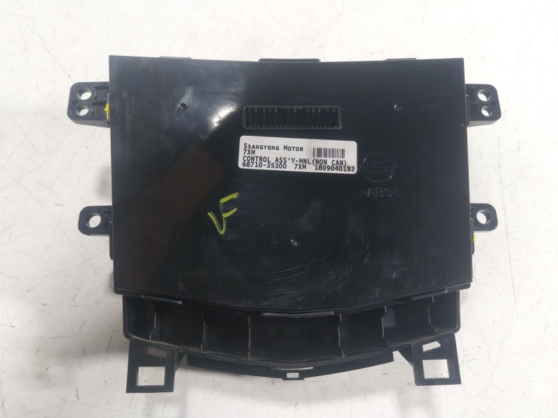 Recambio de mando climatizador para ssangyong tivoli 1.6 xdi 160 referencia OEM IAM  6871035300 