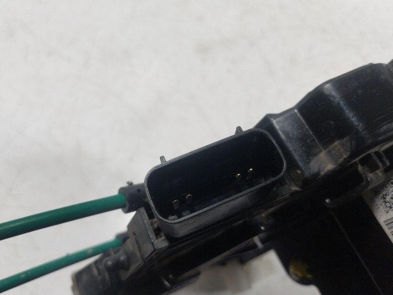 Recambio de cerradura puerta delantera derecha para ssangyong tivoli 1.6 xdi 160 referencia OEM IAM  7122035000 