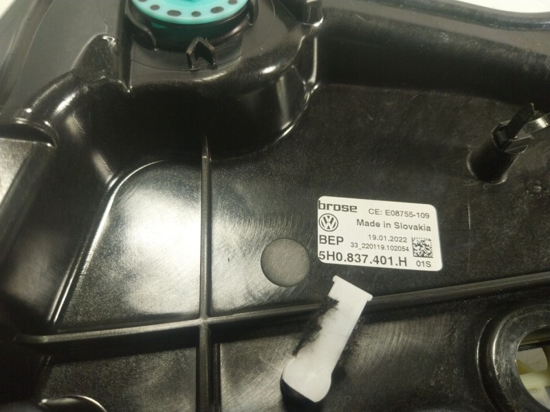 Recambio de elevalunas delantero izquierdo para volkswagen golf viii (cd1, da1) 1.0 tsi referencia OEM IAM  5H0837401H 