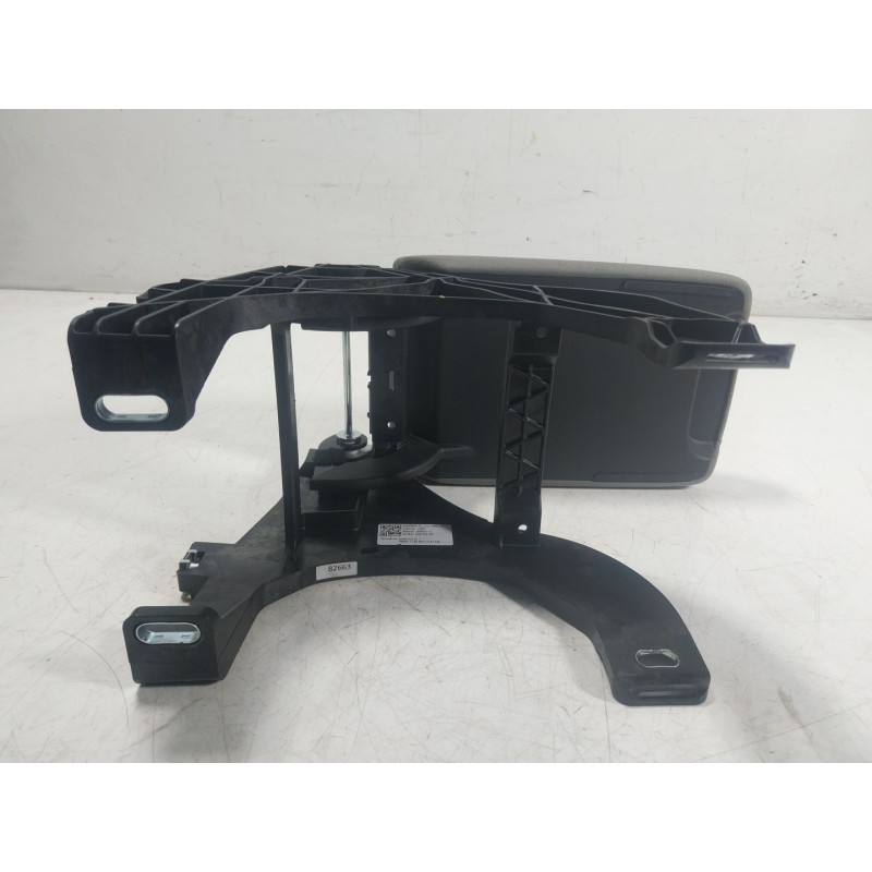 Recambio de apoyabrazos central para audi a4 b9 avant (8w5, 8wd) 2.0 tdi referencia OEM IAM  8W0864283 
