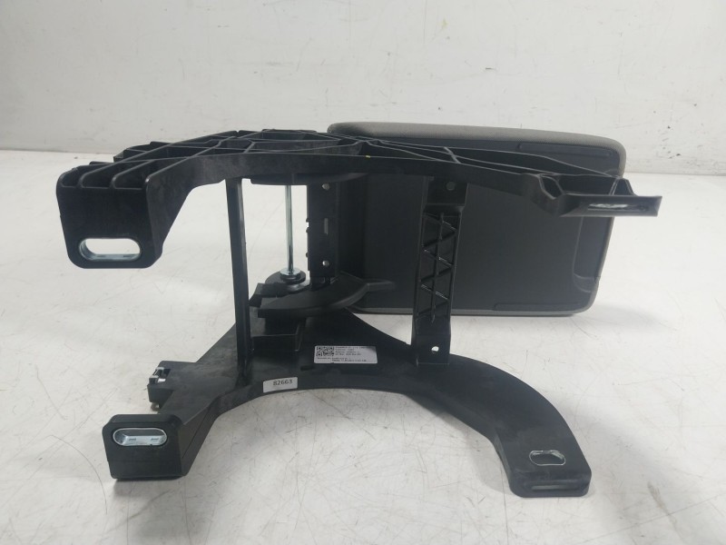 Recambio de apoyabrazos central para audi a4 b9 avant (8w5, 8wd) 2.0 tdi referencia OEM IAM  8W0864283 