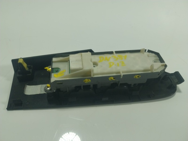 Recambio de mando elevalunas delantero izquierdo para toyota auris (_e18_) 1.8 hybrid (zwe186_) referencia OEM IAM   