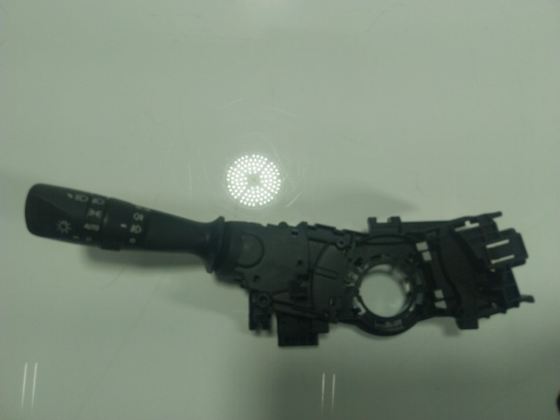 Recambio de mando luces para toyota auris (_e18_) 1.8 hybrid (zwe186_) referencia OEM IAM  0272017F852 
