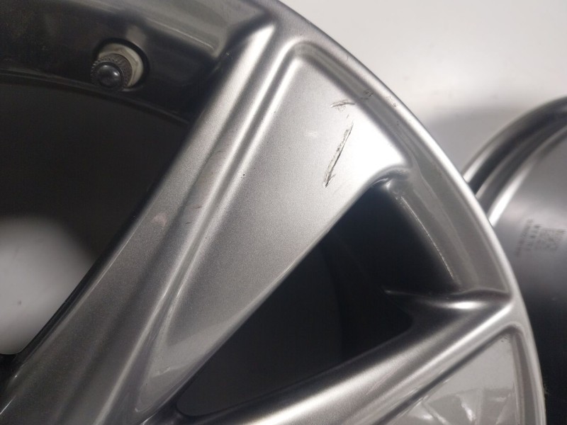 Recambio de juego llantas para toyota yaris 1.5 vvti hev referencia OEM IAM  16X6J CON NEUMATICOS CONTINENTAL 1955516 87V 