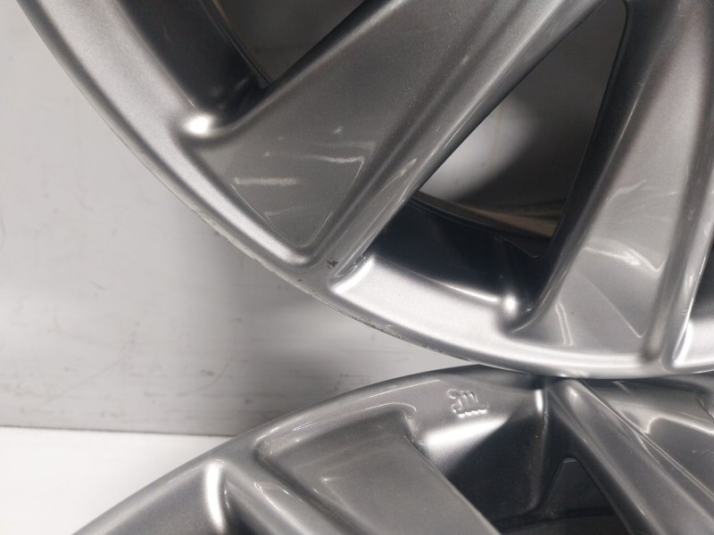 Recambio de juego llantas para toyota yaris 1.5 vvti hev referencia OEM IAM  16X6J CON NEUMATICOS CONTINENTAL 1955516 87V 