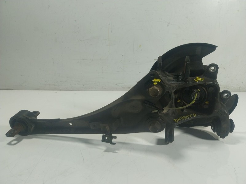 Recambio de mangueta trasera derecha para toyota auris (_e18_) 1.8 hybrid (zwe186_) referencia OEM IAM   