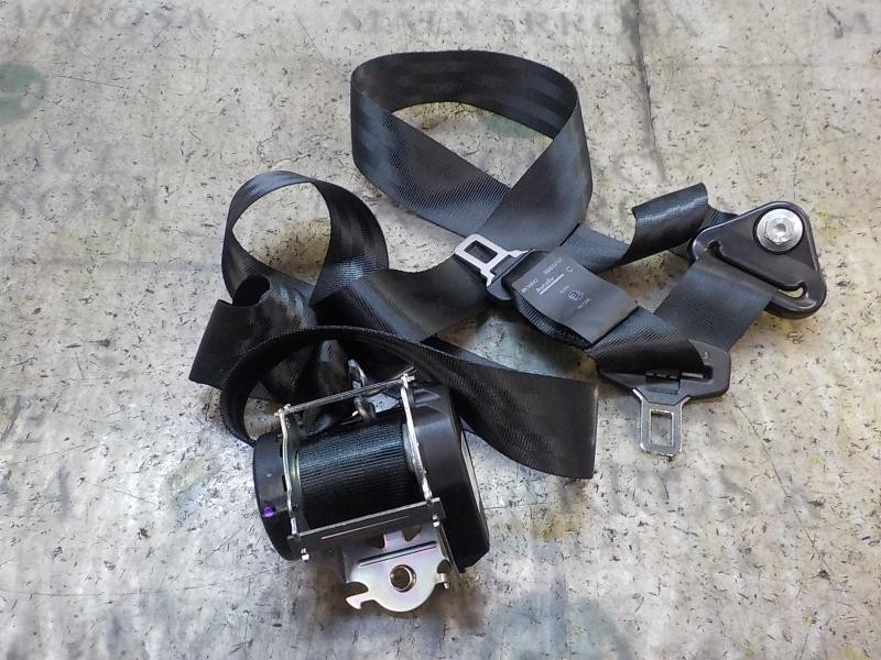 Recambio de cinturon seguridad trasero central para dacia sandero 0.9 tce cat referencia OEM IAM 888506476R  