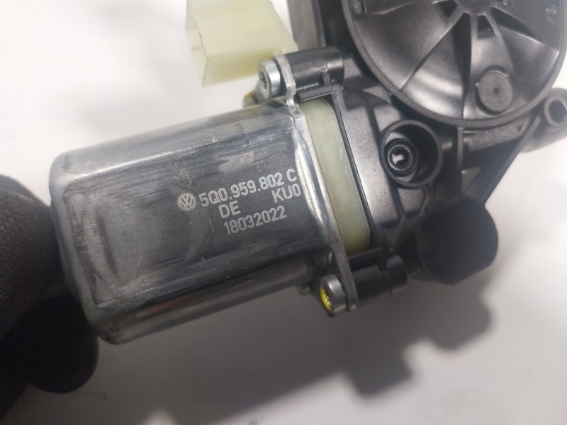 Recambio de motor elevalunas delantero izquierdo para audi q2 (gab, gag) 35 tfsi referencia OEM IAM  5Q0959802C 