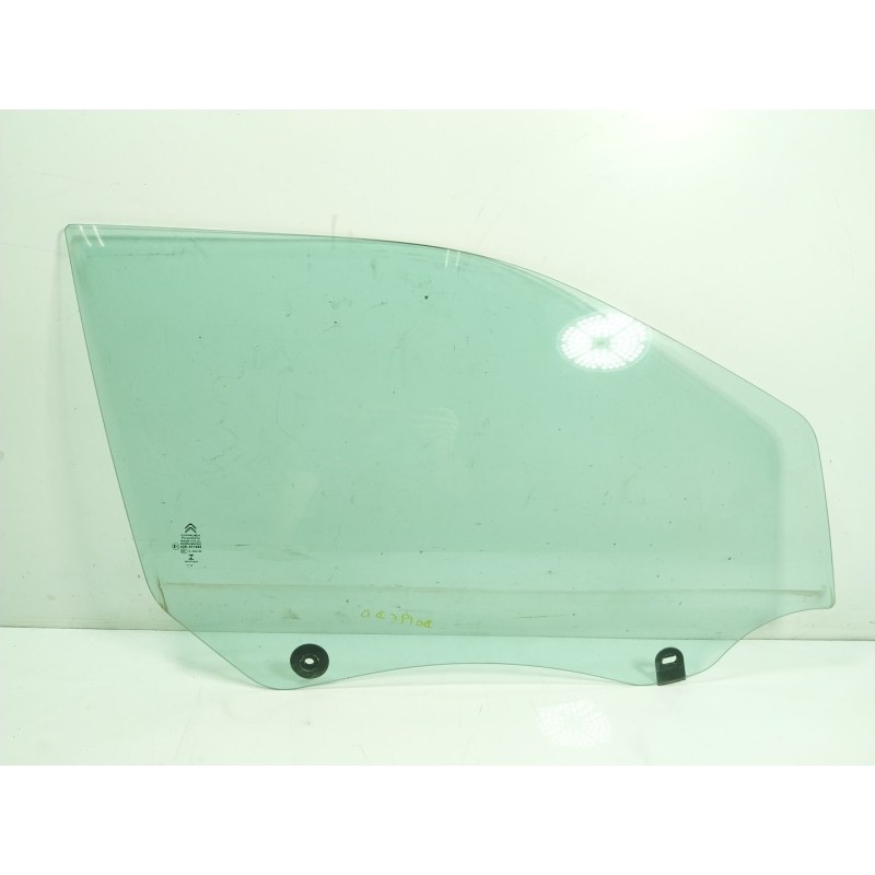 Recambio de cristal puerta delantero derecho para citroën c4 cactus 1.2 thp 110 referencia OEM IAM 9825141180  