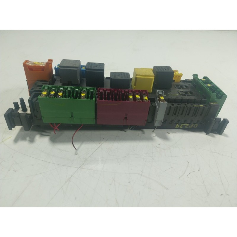 Recambio de caja reles / fusibles para mercedes-benz gle (w166) 400 4-matic (166.056) referencia OEM IAM  A1669061202 