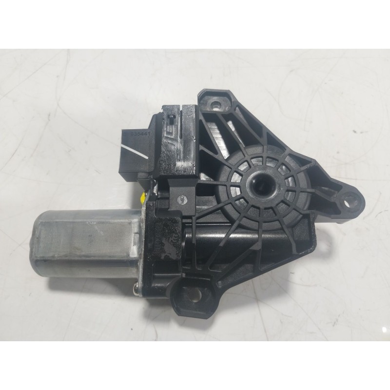 Recambio de motor elevalunas trasero derecho para mercedes-benz gle (w166) 400 4-matic (166.056) referencia OEM IAM  A2469063100