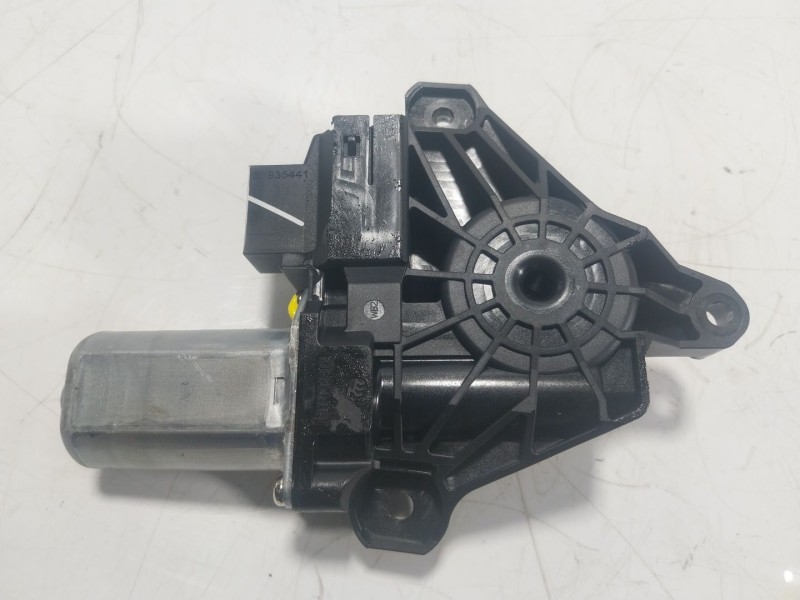 Recambio de motor elevalunas trasero derecho para mercedes-benz gle (w166) 400 4-matic (166.056) referencia OEM IAM  A2469063100