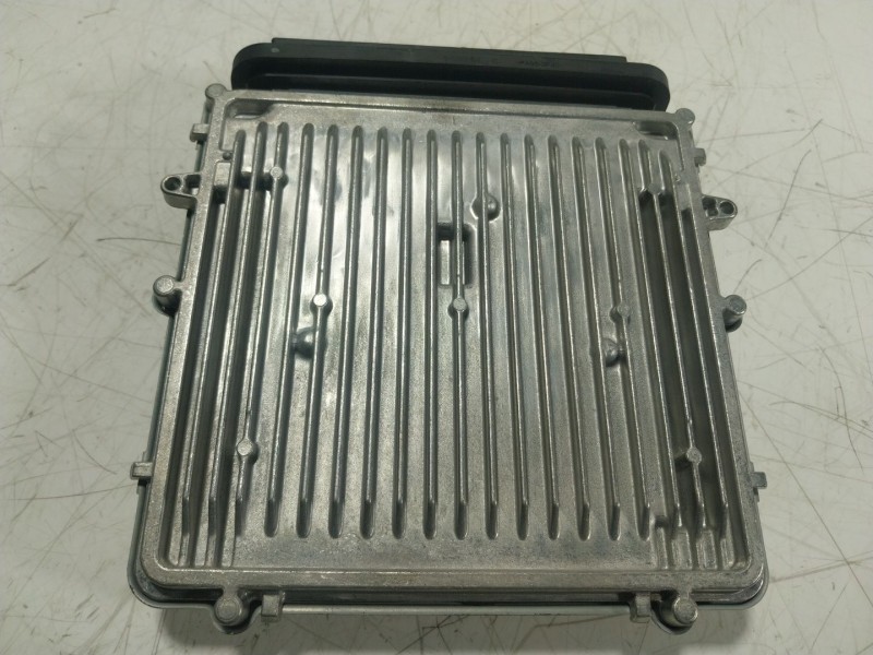 Recambio de centralita motor uce para bmw 5 (f10) 520 d referencia OEM IAM  851324201 