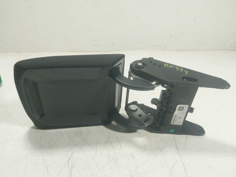 Recambio de apoyabrazos central para volkswagen t-roc (a11, d11) 2.0 tdi referencia OEM IAM  2GA864207DKB 