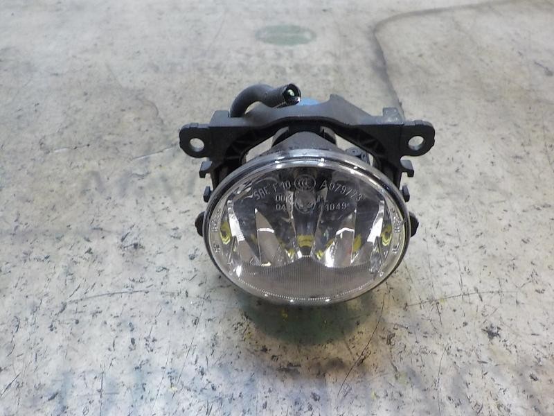 Recambio de faro antiniebla derecho para dacia sandero 0.9 tce cat referencia OEM IAM 261500097R  
