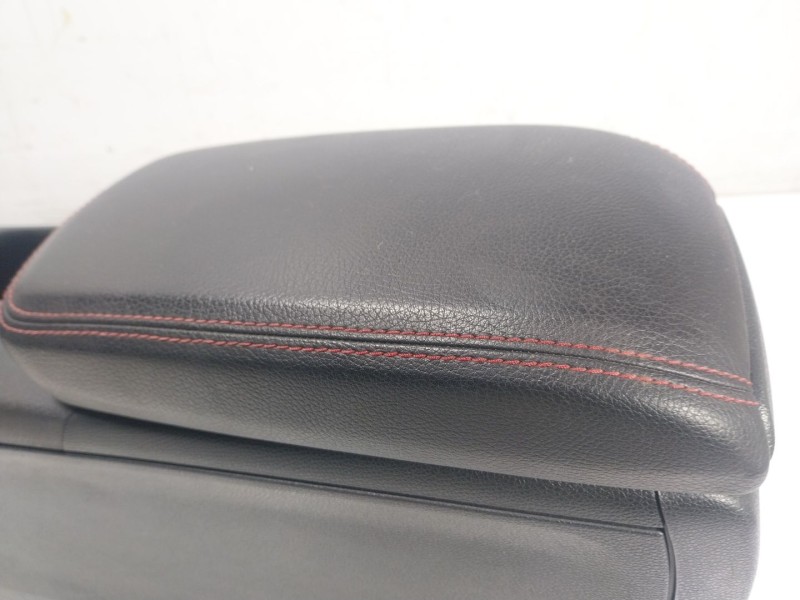 Recambio de apoyabrazos central para mercedes-benz cla coupé (c117) cla 250 (117.344) referencia OEM IAM   