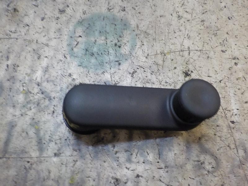 Recambio de maneta elevalunas trasera derecha para dacia sandero 0.9 tce cat referencia OEM IAM 8200673745  