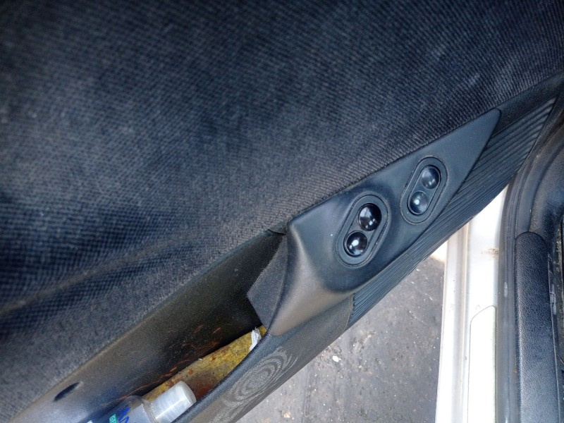 opel corsa b (s93) del año 2000