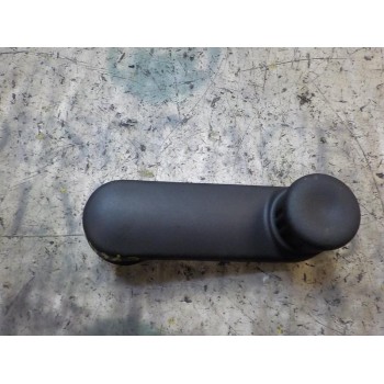 MANETA ELEVALUNAS TRASERA IZQUIERDA 8200673745 