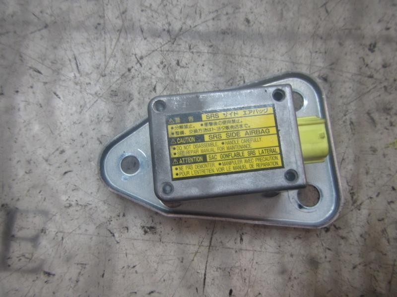 Recambio de modulo electronico para lexus sc430 ( uzz40 ) básico referencia OEM IAM 8986024020  