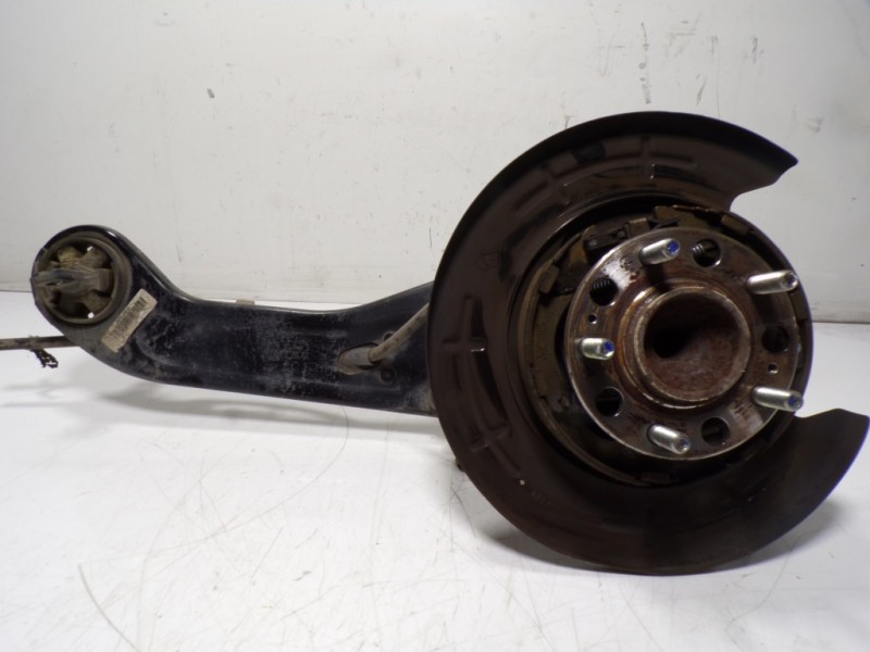 Recambio de mangueta trasera izquierda para hyundai tucson tecno safe 2wd bluedrive referencia OEM IAM 52710D7000  52730C1100