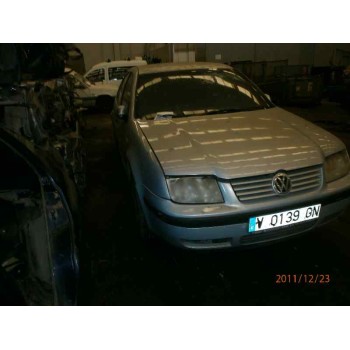 VOLKSWAGEN BORA BERLINA (1J2)