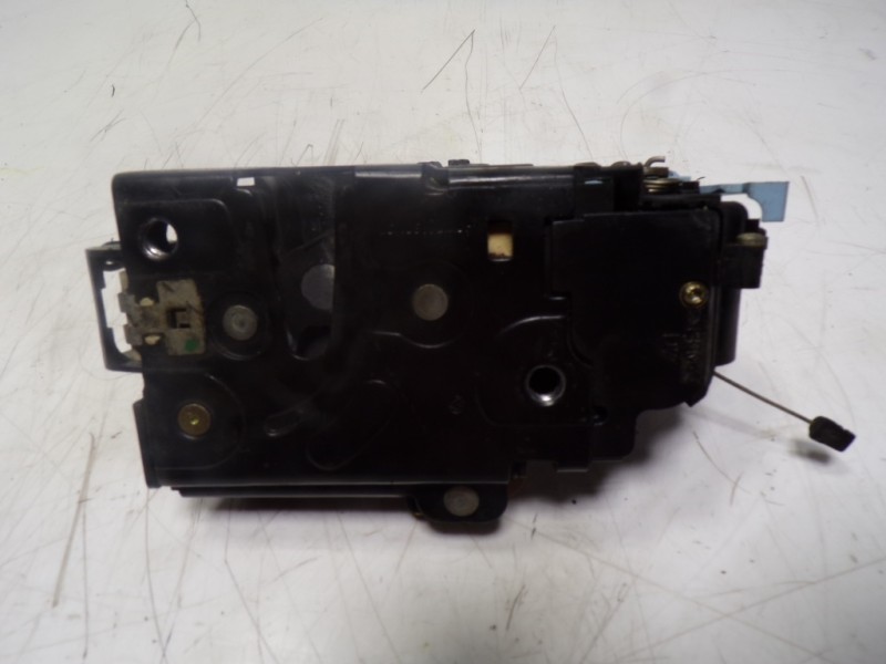 Recambio de cerradura puerta delantera derecha para volkswagen touareg (7la) tdi r5 referencia OEM IAM 3D1837016AC 3D1837010 991