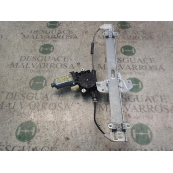 ELEVALUNAS TRASERO DERECHO 834021G010 