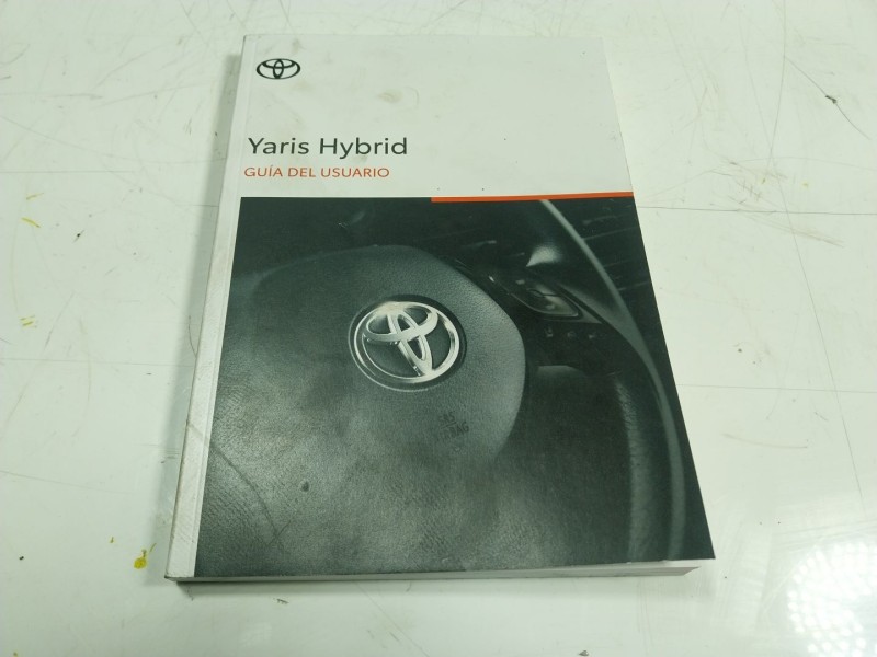 Recambio de moldura para toyota yaris referencia OEM IAM   