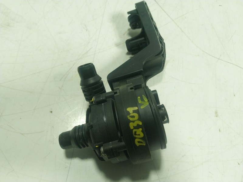 Recambio de bomba agua para bmw 8 coupé (g15, f92) 840 i xdrive referencia OEM IAM  884061301 