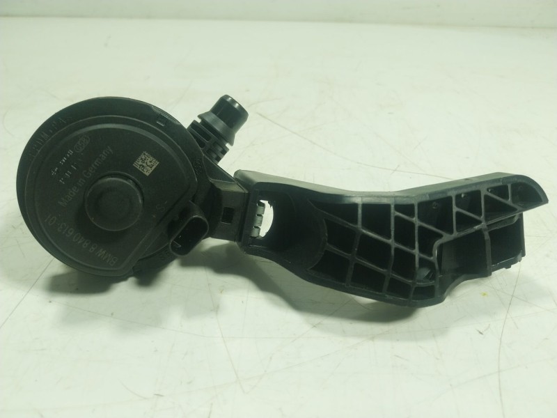 Recambio de bomba agua para bmw 8 coupé (g15, f92) 840 i xdrive referencia OEM IAM  884061301 