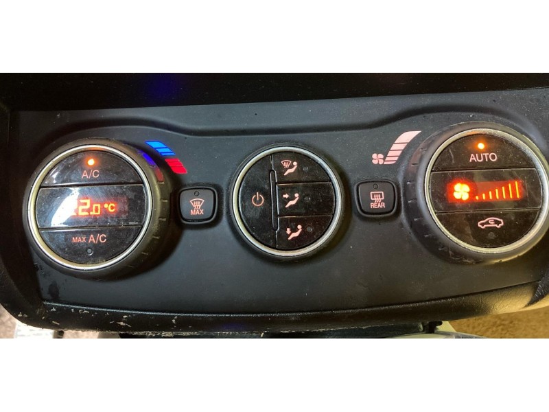 Recambio de mando climatizador para fiat tipo hatchback (356_, 357_) 1.3 d (356hxh1a) referencia OEM IAM 735660136 07356601360 