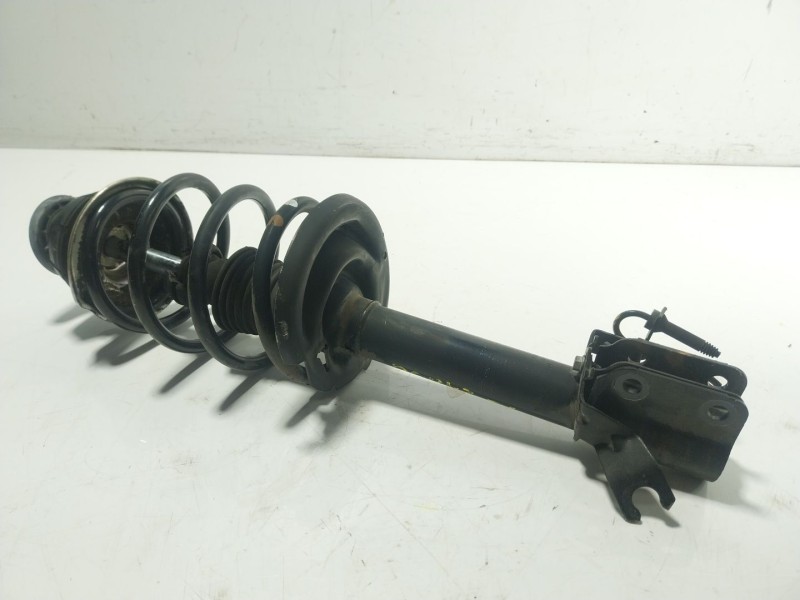 Recambio de amortiguador delantero izquierdo para dacia sandero ii 1.5 dci referencia OEM IAM 543029600R  