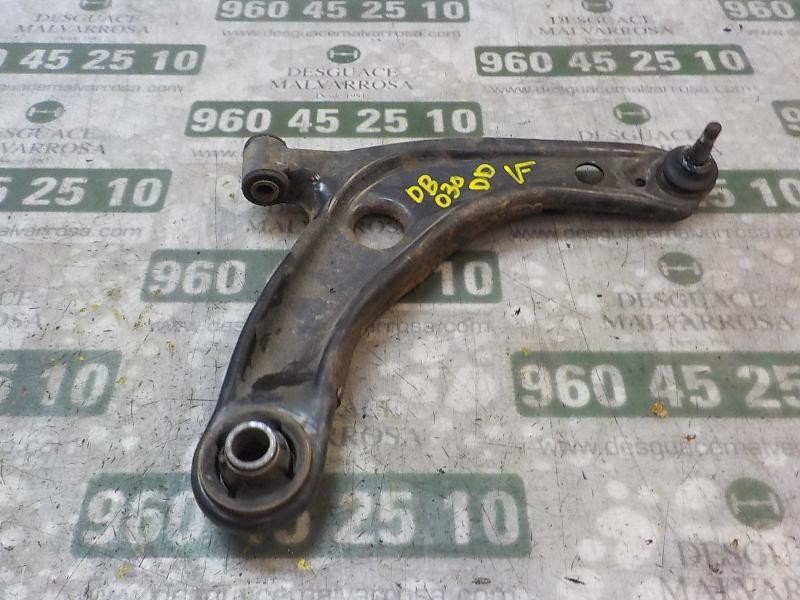 Recambio de brazo suspension inferior delantero derecho para toyota yaris 1.0 cat referencia OEM IAM 4806809150  