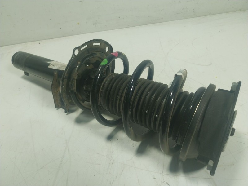 Recambio de amortiguador delantero derecho para seat leon sportstourer (kl8) style referencia OEM IAM 5WA413031CD 5WA413031AA 